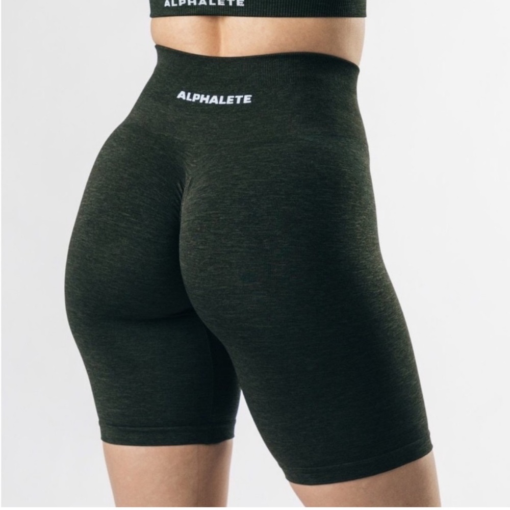 Alphalete Amplify Biker Short (Evergreen)